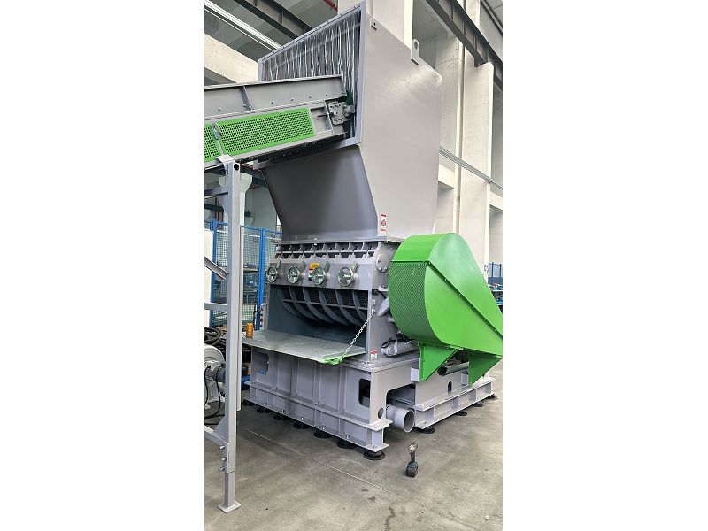 Plastic Crusher for PET Bottles and Other Plastics Plastic Crusher for PET Bottles and Other Plastics